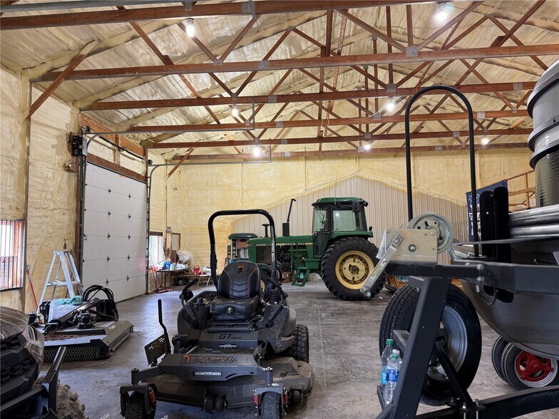 More Photos Of 4299 Lewis Access Rd, Center Point Warehouse For Lease