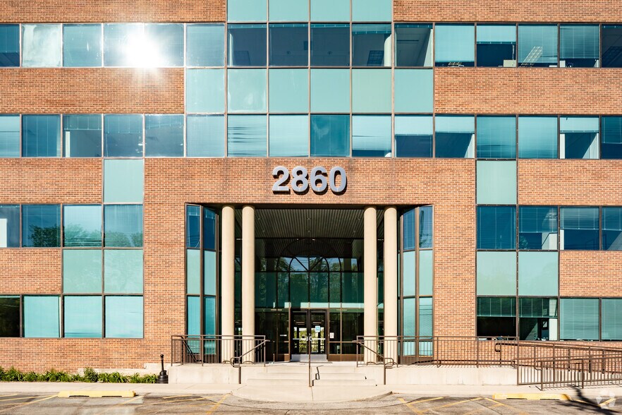 More Photos Of 2860 S River Rd, Des Plaines Office For Lease