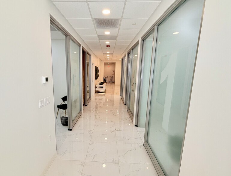 More Photos Of 4305 S Pleasant Crossing Blvd, Rogers Storefront Retail Office For Lease