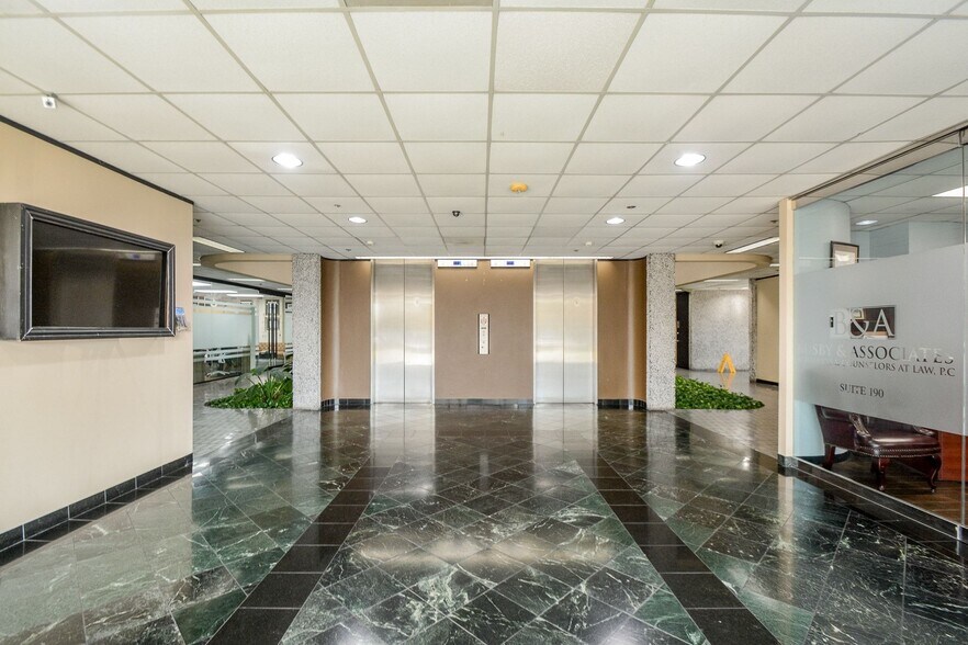 More Photos Of 6100 Corporate Dr, Houston Office For Sale