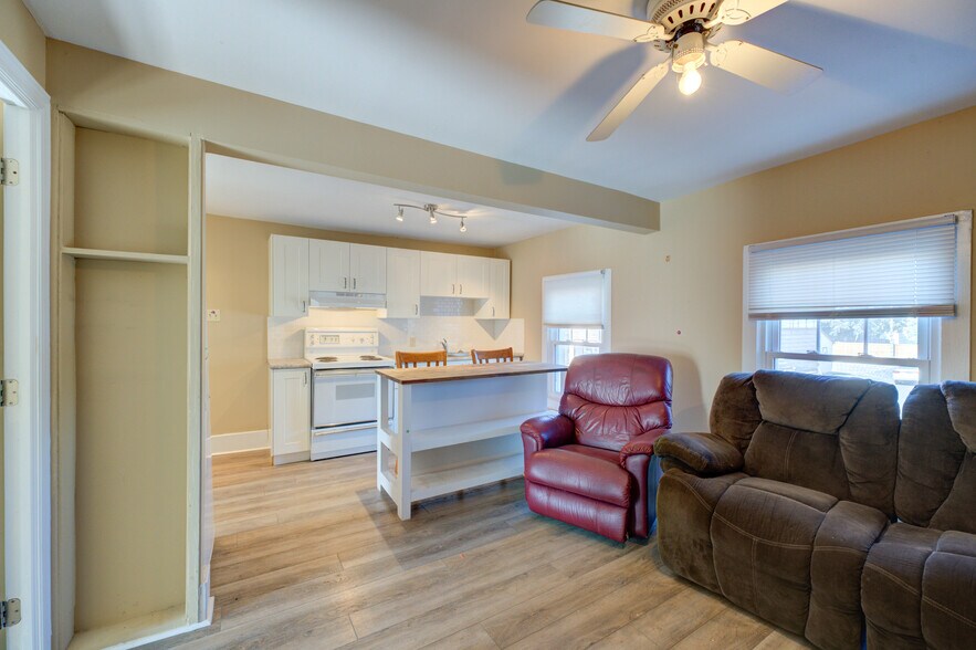 More Photos Of 60-62 Colborne St W, Brantford Storefront Retail Residential For Sale