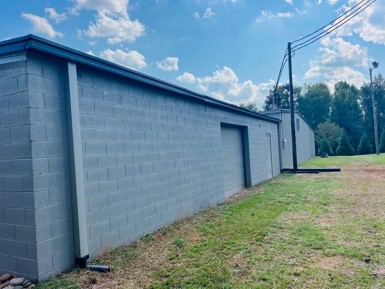 More Photos Of 585 Old Georgia Rd, Moore Warehouse For Lease