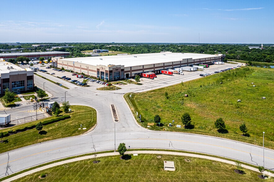 More Photos Of 17201-17351 W 113th St, Lenexa Warehouse For Lease