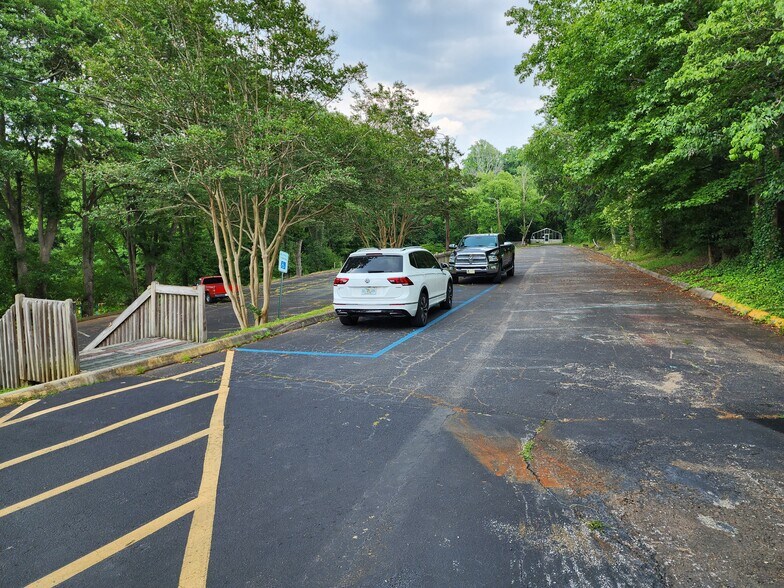 More Photos Of 501 Howell Rd, Greenville Office For Lease