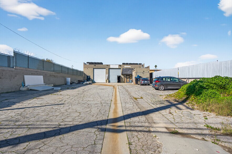 More Photos Of 11019 Penrose St, Sun Valley Manufacturing For Sale