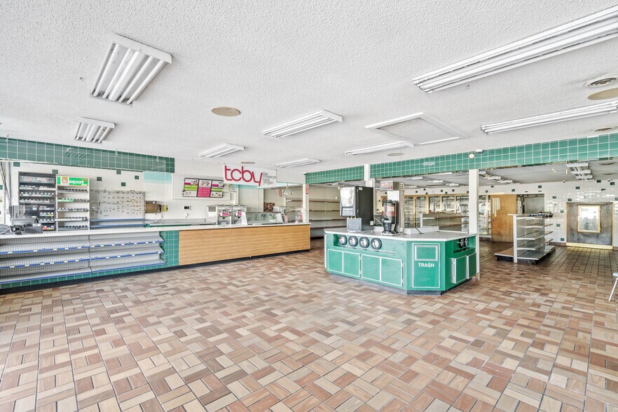 More Photos Of 5 Lane St, Yemassee Storefront For Sale