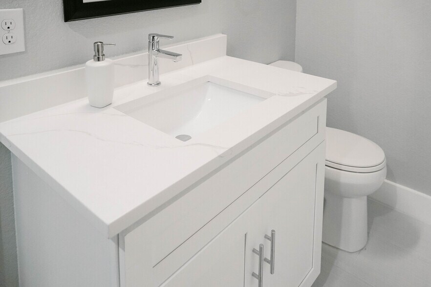 More Photos Of 4911 Alton Ave, Dallas Multifamily For Sale