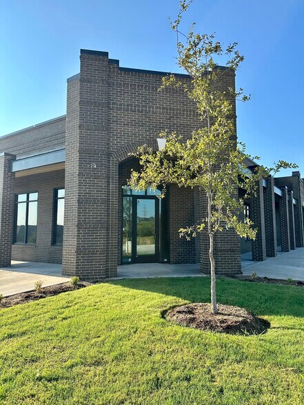 More Photos Of 6340 Cromwell Marine Creek Rd, Fort Worth Light Manufacturing For Lease