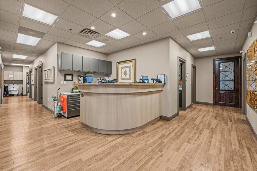 More Photos Of 7515 Quaker Ave, Lubbock Medical For Sale