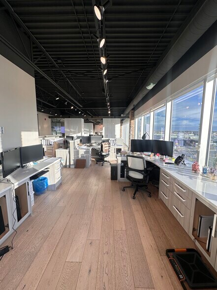 More Photos Of 3105-3223 5 Ave NE, Calgary Office For Sale