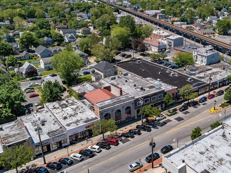 More Photos Of 147 S Wellwood Ave, Lindenhurst Restaurant For Lease