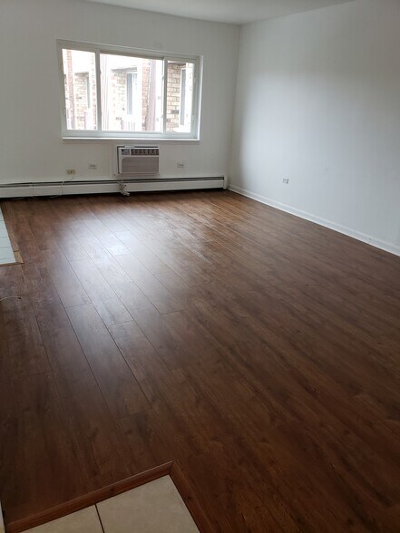 More Photos Of 8613 W Foster Ave, Chicago Apartments For Sale