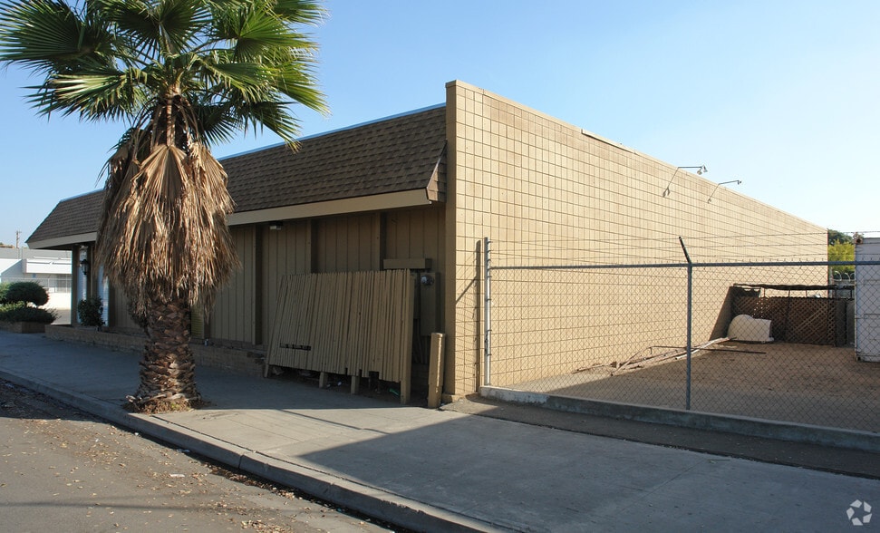 More Photos Of 1734-1742 E Griffith Way, Fresno Office For Sale