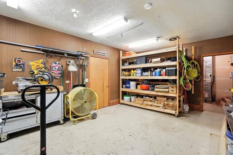 More Photos Of 103 Quinter Farm Rd, Englewood Freestanding For Sale