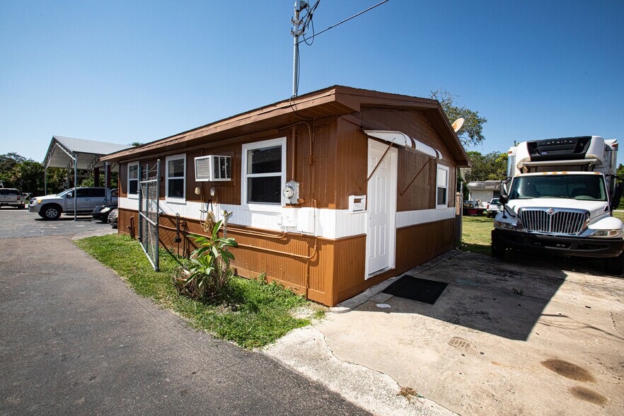 More Photos Of 14825 US Highway 19, Hudson Service For Sale