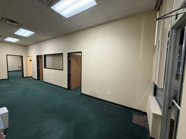 More Photos Of 43970-44002 Gratiot Ave, Clinton Township Unknown For Lease