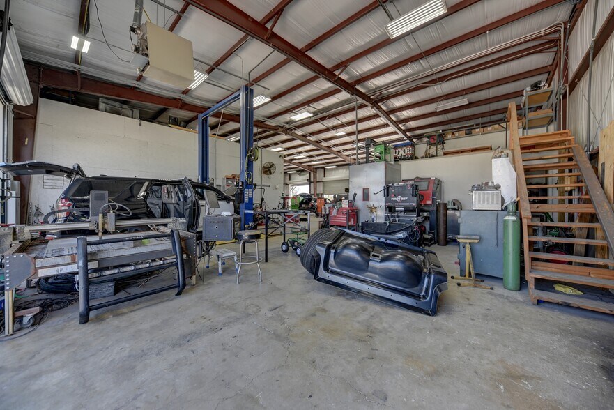 More Photos Of 2770 Osborn Ln, Bryan Showroom For Sale