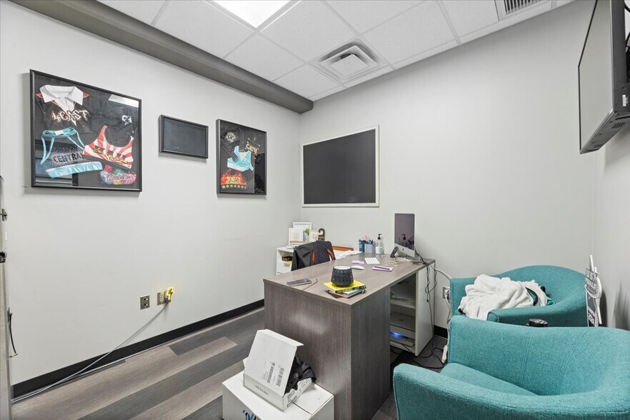 More Photos Of 7 S 4th St, Council Bluffs Health Club For Lease