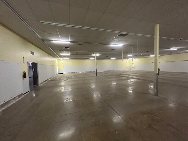 More Photos Of 2250 W Davison, Detroit Freestanding For Lease