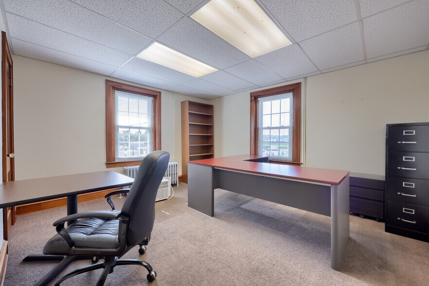 More Photos Of 135 Rothsville Station Rd, Lititz Office Residential For Lease