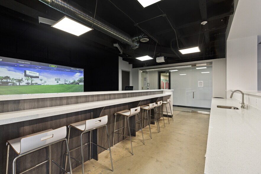 More Photos Of 3303 Lee Pky, Dallas Office For Lease