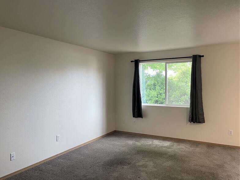 More Photos Of 615-629 Elliott Rd, Newberg Apartments For Sale