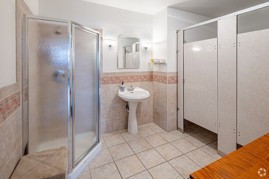 More Photos Of 480 Mundet Pl, Hillside Manufacturing For Sale