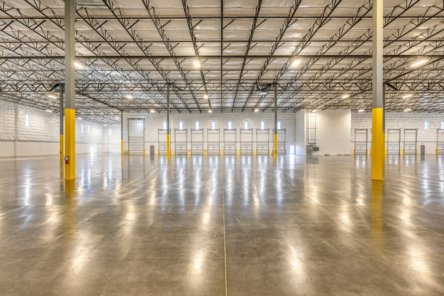 More Photos Of 12730 N Dysart Rd, El Mirage Warehouse For Lease