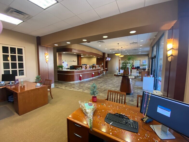 More Photos Of 41990 Cook St, Palm Desert Medical For Lease