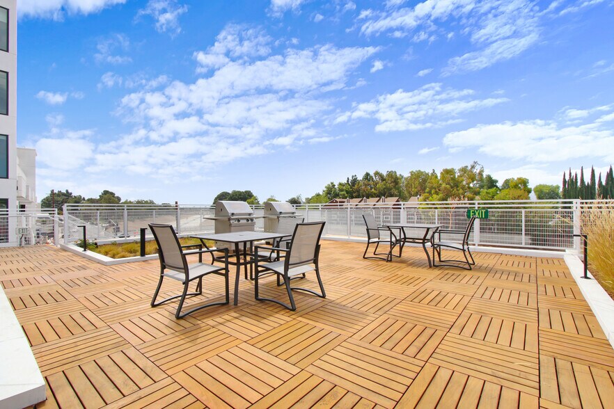 More Photos Of 6625 Reseda Blvd, Reseda Apartments For Lease