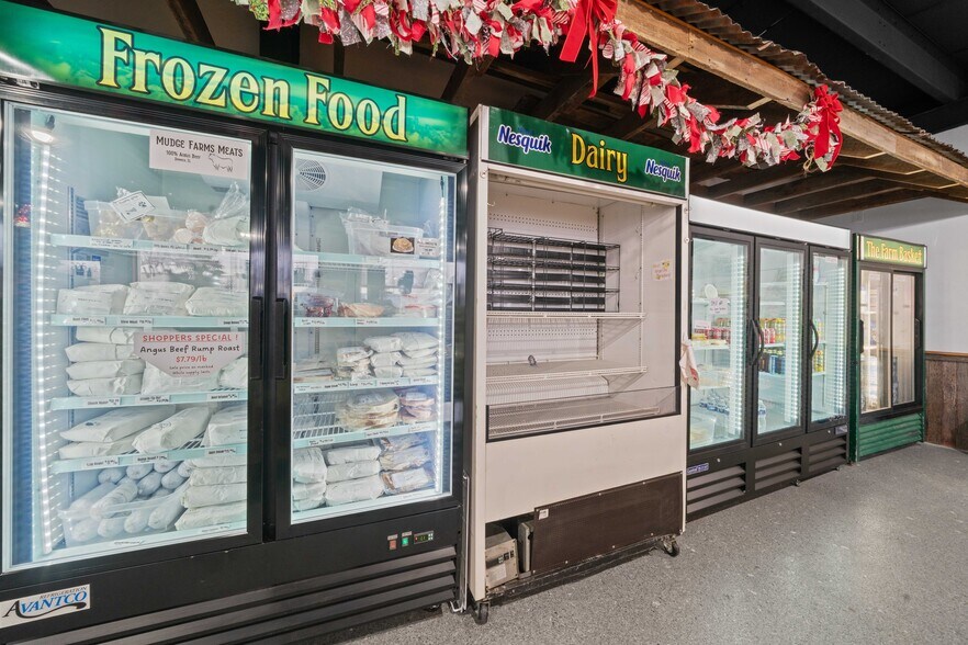 More Photos Of 225 W Market St, Somonauk General Retail For Sale