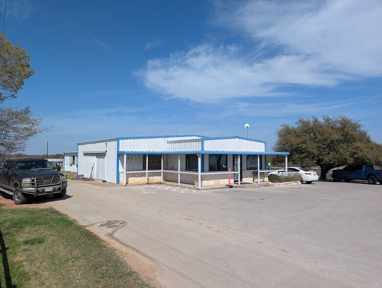 More Photos Of 843 Sundown Dr, Woodway Industrial For Lease