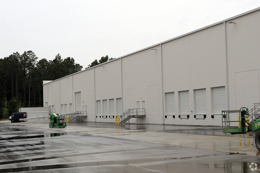 More Photos Of 8351 Palmetto Commerce Pky, Ladson Warehouse For Lease