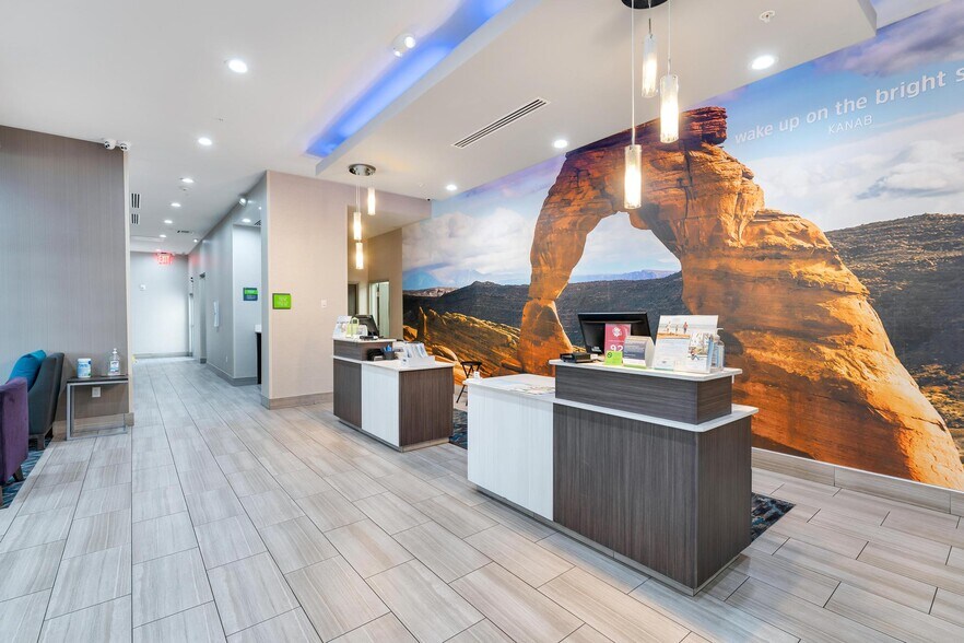More Photos Of 465 S 100 E, Kanab Hospitality For Sale