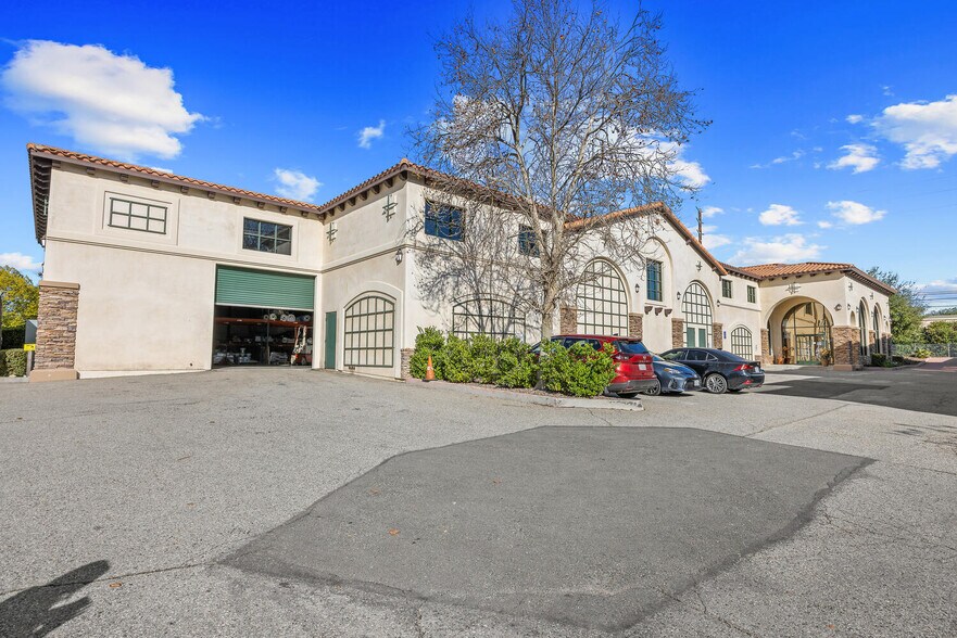 More Photos Of 28350 Roadside Dr, Agoura Hills Storefront For Sale