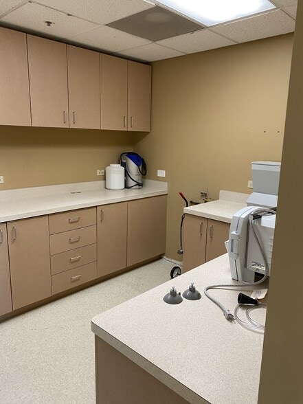 More Photos Of 1585 N Barrington Rd, Hoffman Estates Medical For Sale