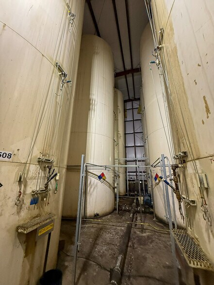 More Photos Of 5640 44th Ave S, Clinton Office For Sale