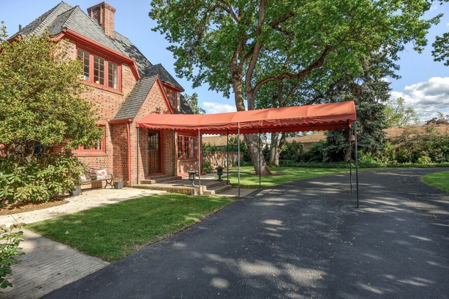 More Photos Of 2336 Table Rock Rd, Medford Freestanding For Sale