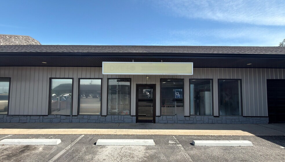 Primary Photo Of 115 N Dixieland Rd, Rogers Freestanding For Lease