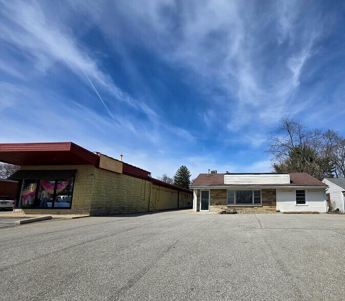 More Photos Of 1080 Lexington Ave, Mansfield Freestanding For Lease