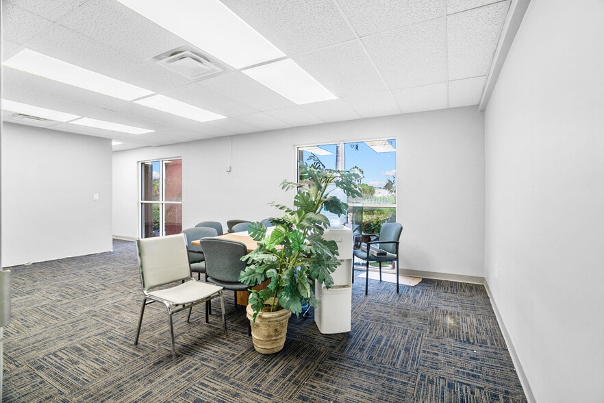 More Photos Of 8200-8358 NW 30th Ter, Doral Warehouse For Lease