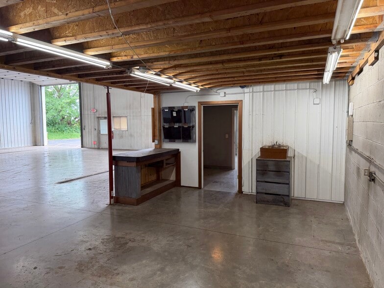 More Photos Of 14611 W Edison Dr, New Lenox Warehouse For Lease