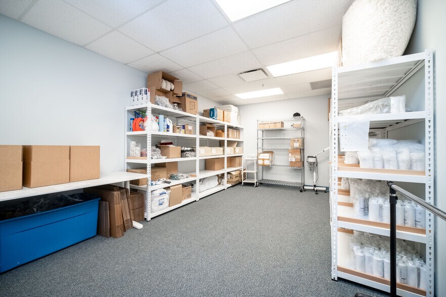 More Photos Of 1515 Broadway St, Port Coquitlam Warehouse For Lease