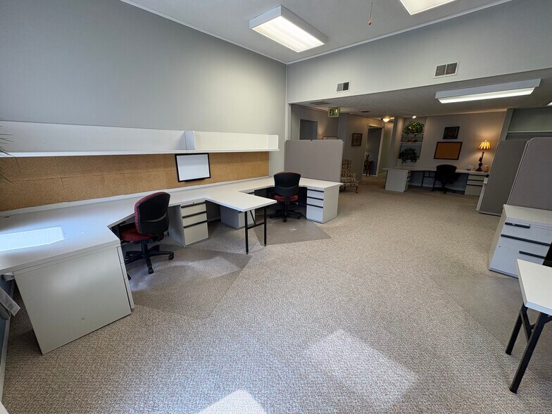 More Photos Of 109 Main st, Delphi Office For Lease