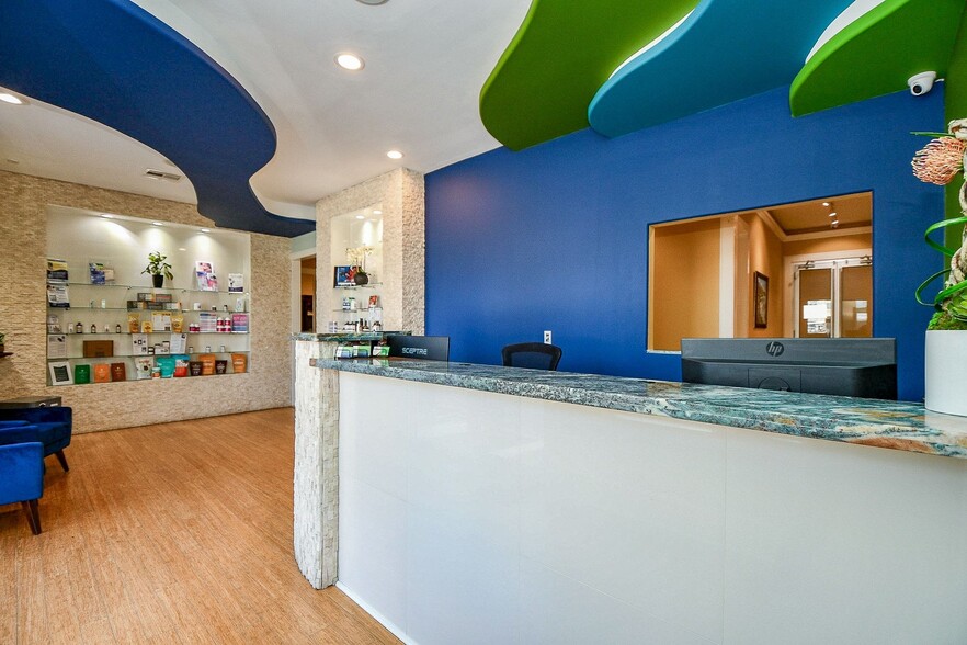 More Photos Of 5721 Winsome Ln, Houston Storefront Retail Office For Sale