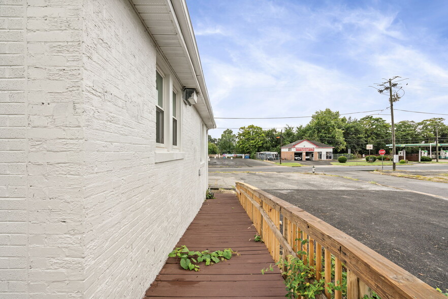 More Photos Of 4928 Marlboro Pike, Capitol Heights General Retail For Lease