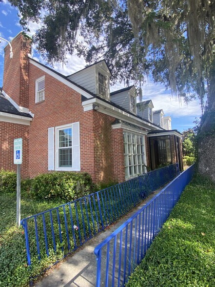 More Photos Of 5225 Abercorn St, Savannah Bank For Lease