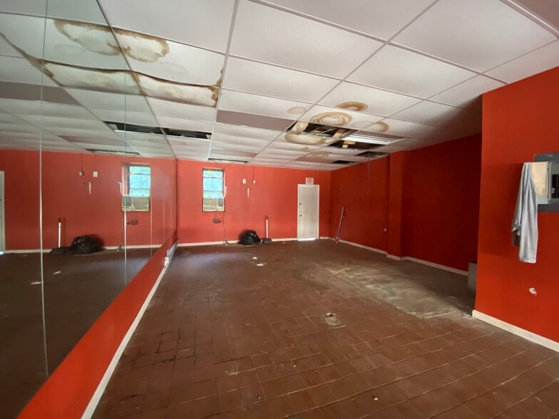 More Photos Of 1821 Hobart Ave, Bronx Storefront For Lease