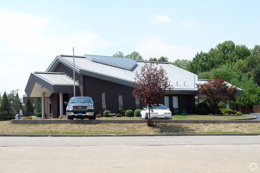 More Photos Of 4905 University Dr, Evansville Bank For Sale