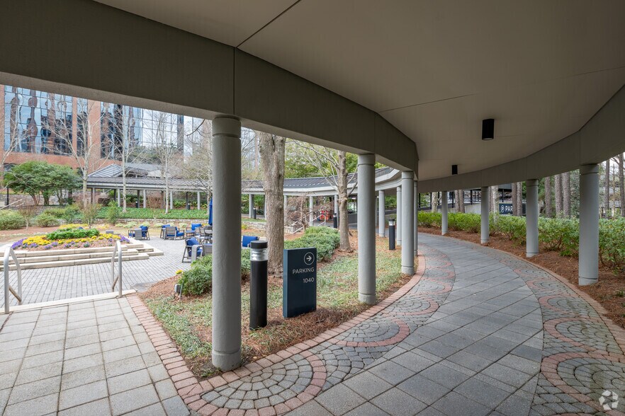 More Photos Of 1040 Crown Pointe Pkwy, Atlanta Unknown For Sale